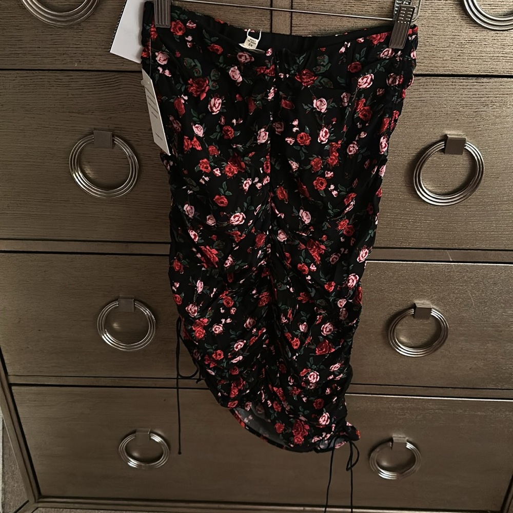 🛍️SALE🛍️ For Love & Lemons Molly Drawstring Skirt in Floral Vibrant Rose (NWT) - Picture 6 of 6